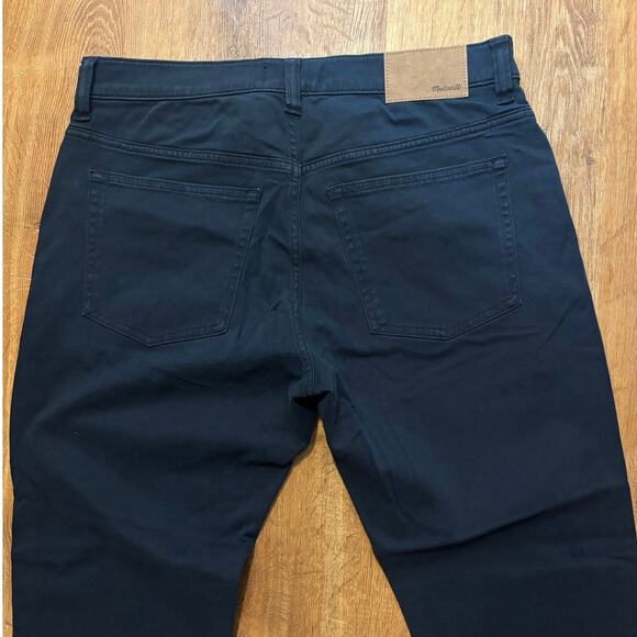 NWT Madewell The Athletic Allday Slim Pant In Navy Size 34x32 - Picture 9 of 9